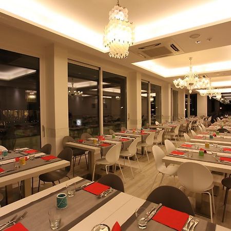 Hotel Fantasy Riccione Exterior foto