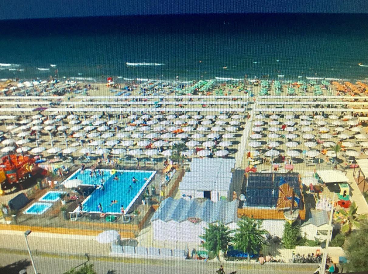 Hotel Fantasy Riccione Exterior foto